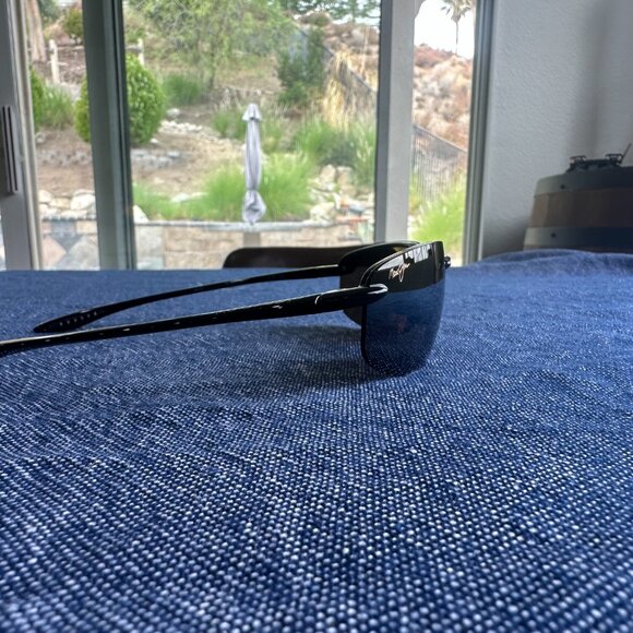 Maui Jim H407-02 Ho'okipa Gloss Black Frame / HCL Bronze Polarized Lenses - Picture 5 of 8